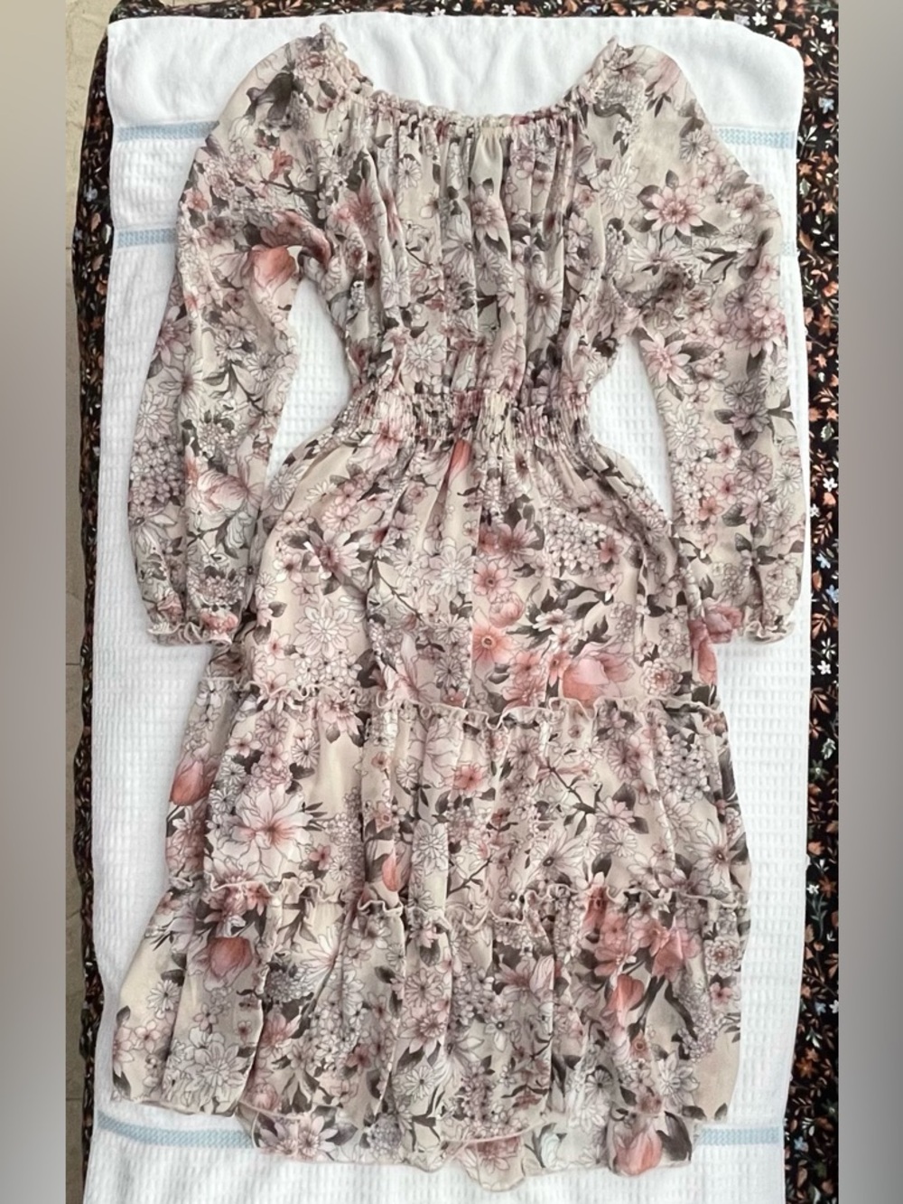 🦋NWOT🦋 Floral Midi Dress - Blush Floral. NWOT